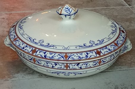 Ancienne soupière légumier vaisselle Creil et Montereau Modèle Colbert Tête Lion