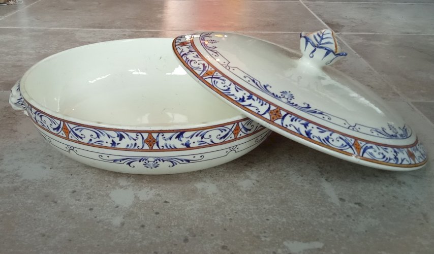 Ancienne soupière légumier vaisselle Creil et Montereau Modèle Colbert Tête Lion