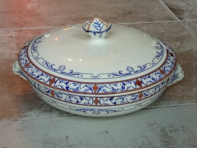 Ancienne soupière légumier vaisselle Creil et Montereau Modèle Colbert Tête Lion