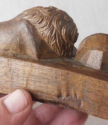 Ancienne statue en bois sculpté, Lion de Lucerne