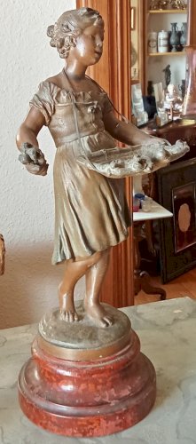 Ancienne Statue Statuette Ancien régule jeune fille au Panier de fleurs