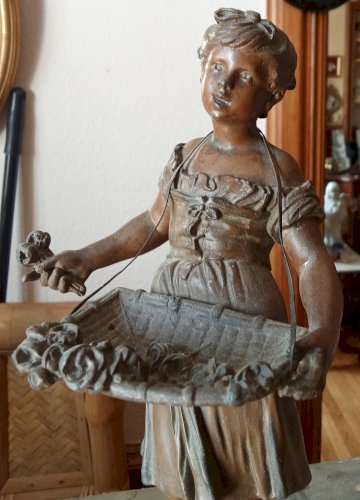 Ancienne Statue Statuette Ancien régule jeune fille au Panier de fleurs