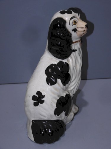 -ANCIENNE STATUETTE CHIEN Staffordshire CERAMIQUE ANGLAISE NOIR et BLANC  D