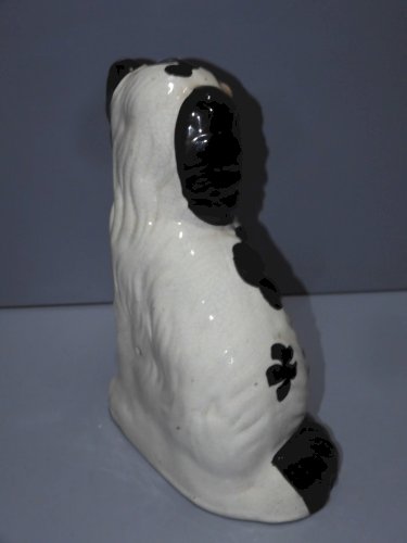 -ANCIENNE STATUETTE CHIEN Staffordshire CERAMIQUE ANGLAISE NOIR et BLANC  D