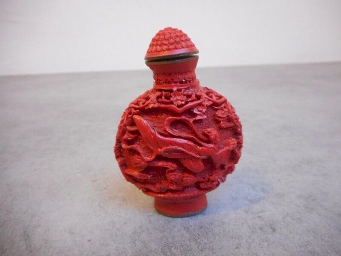 ANCIENNE TABATIERE EN LAQUE DE CHINE ROUGE N° 1