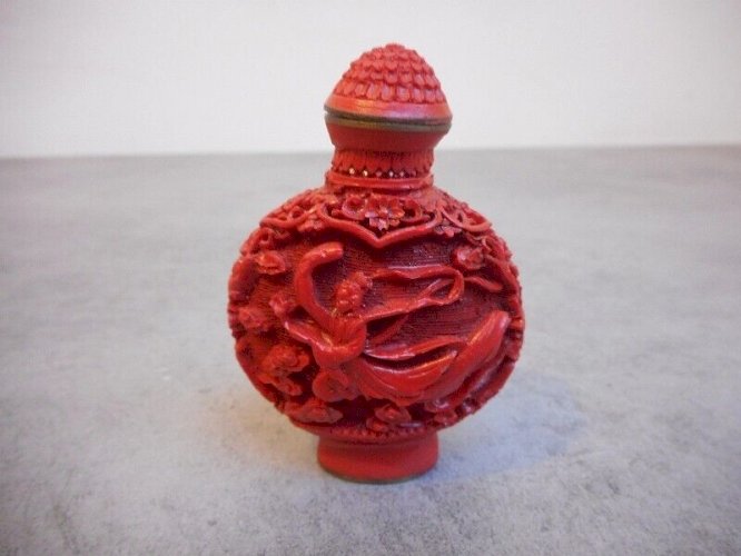 ANCIENNE TABATIERE EN LAQUE DE CHINE ROUGE N° 1