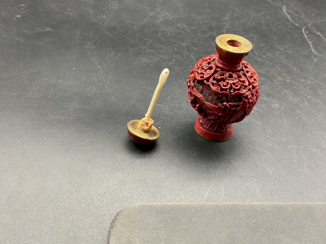 ANCIENNE Tabatière en Laque Rouge de CINABRE CHINE Début XXème Signée