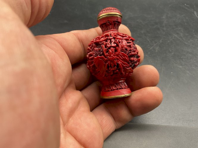 ANCIENNE Tabatière en Laque Rouge de CINABRE CHINE Début XXème Signée