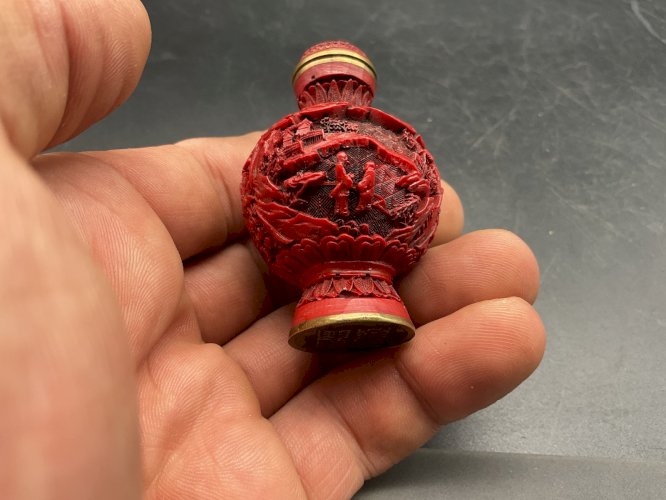 ANCIENNE Tabatière en Laque Rouge de CINABRE CHINE Début XXème Signée