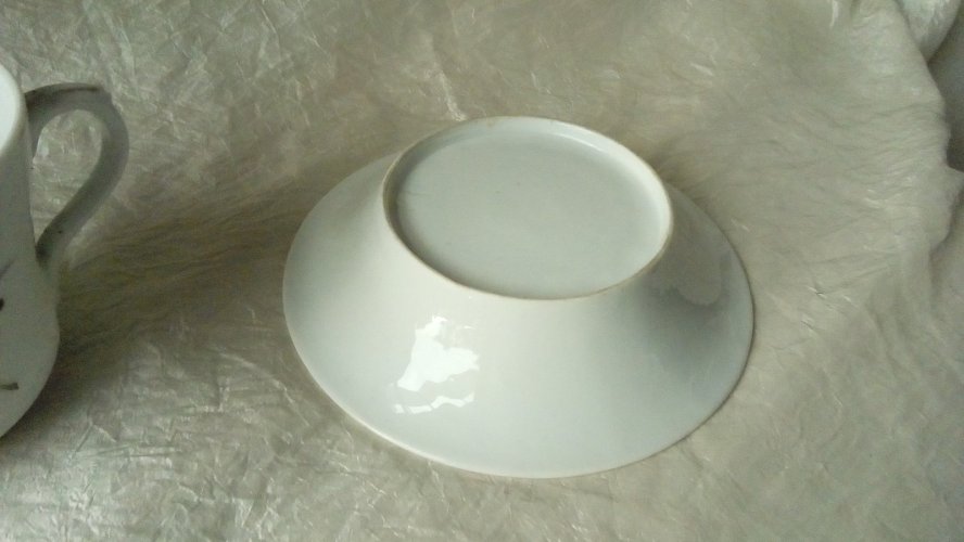 ANCIENNE TASSE A CHOCOLAT EN PORCELAINE DE PARIS DECOR FLORAL FIN 19 éme*