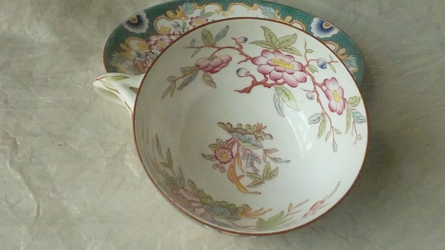 ANCIENNE TASSE A THE EN PORCELAINE SARREGUEMINES DECOR MINTON MODELE N° 215 * N2