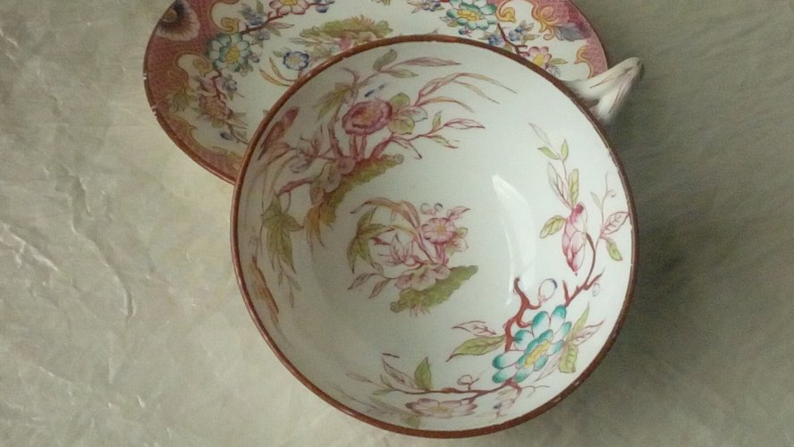 ANCIENNE TASSE A THE EN PORCELAINE SARREGUEMINES DECOR MINTON MODELE N° 216 * N9