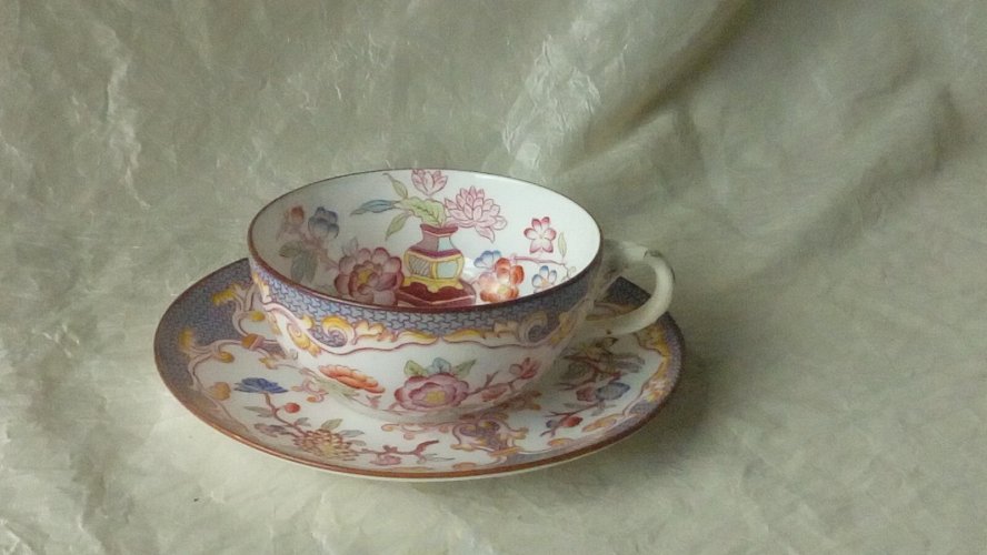 ANCIENNE TASSE A THE EN PORCELAINE SARREGUEMINES DECOR MINTON MODELE N° 247*  N5
