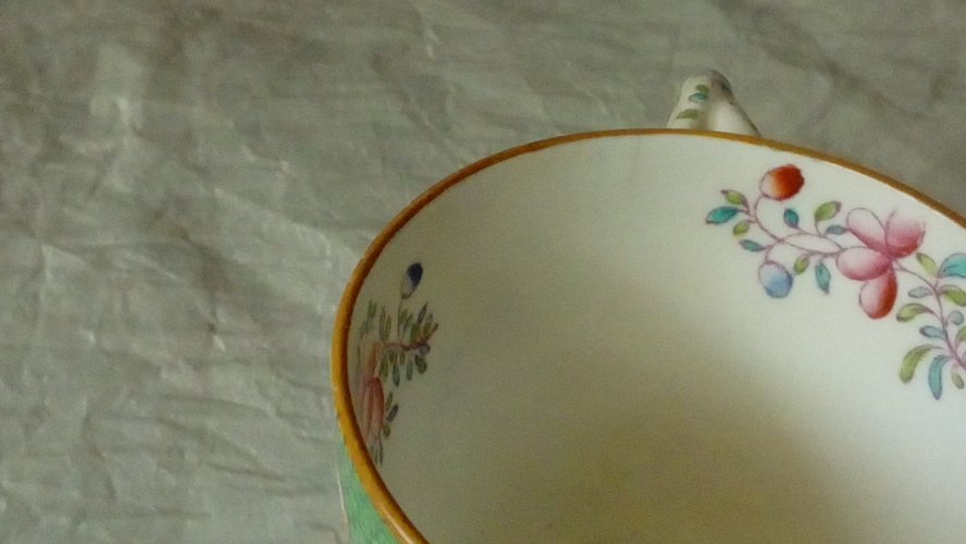 ANCIENNE TASSE EN FAIENCE DECOR OISEAU DU PARADIS MINTON N°2984**