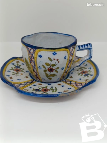 Ancienne tasse et coupelle Hb quimper a decor floral et personnage en bon etat