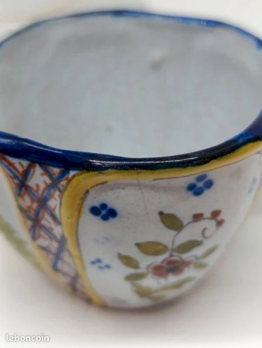 Ancienne tasse et coupelle Hb quimper a decor floral et personnage en bon etat