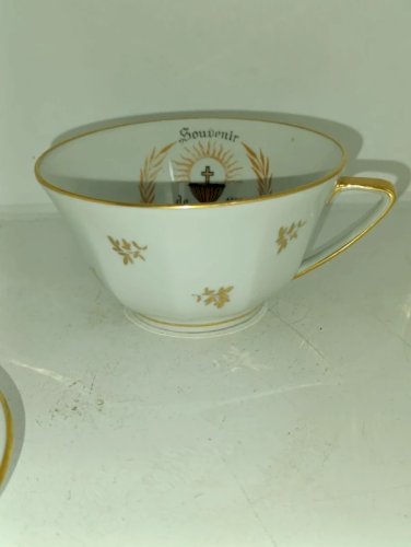 ancienne tasse et soucoupe porcelaine HT limoges 1ere communion en bon etat