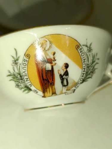 ancienne tasse et soucoupe souvenir de communion porcelaine limoges en bon etat