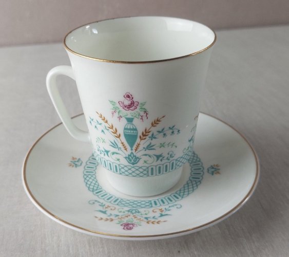 Ancienne tasse et sous tasse en porcelaine russe, Saint Petersbourg, Lomonosov