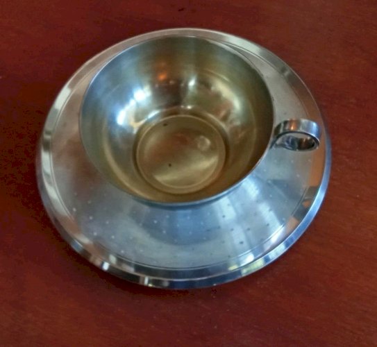 Ancienne Tasse Et Sous Tasse Métal Argenté Saint Médard motif guilloché