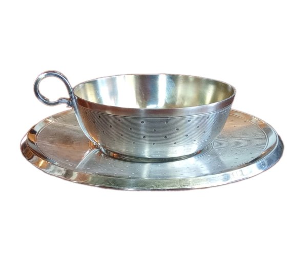 Ancienne Tasse Et Sous Tasse Métal Argenté Saint Médard motif guilloché