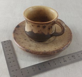 Ancienne tasse + sous tasse à café, en céramique, Vallauris ^