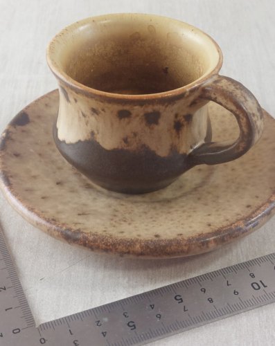 Ancienne tasse + sous tasse à café, en céramique, Vallauris ^