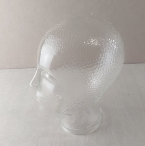 Ancienne tête à chapeau / marotte, en verre moulé