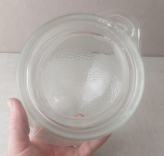 Ancienne tête à chapeau / marotte, en verre moulé