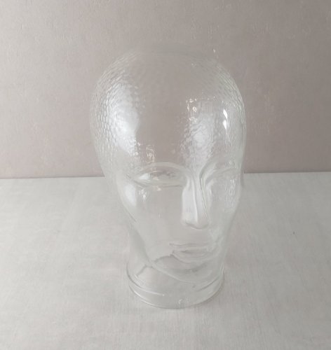 Ancienne tête à chapeau / marotte, en verre moulé