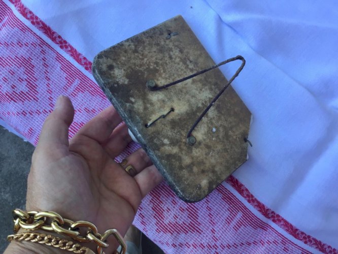 ANCIENNE TETE ANGE ET SES AILES A SUSPENDRE BISCUIT De porcelaine sur reliquair