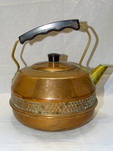 - ANCIENT COPPER TEAPOT VINTAGE METALS OPEN/VESOUL THE CLOVER COLLECTION D