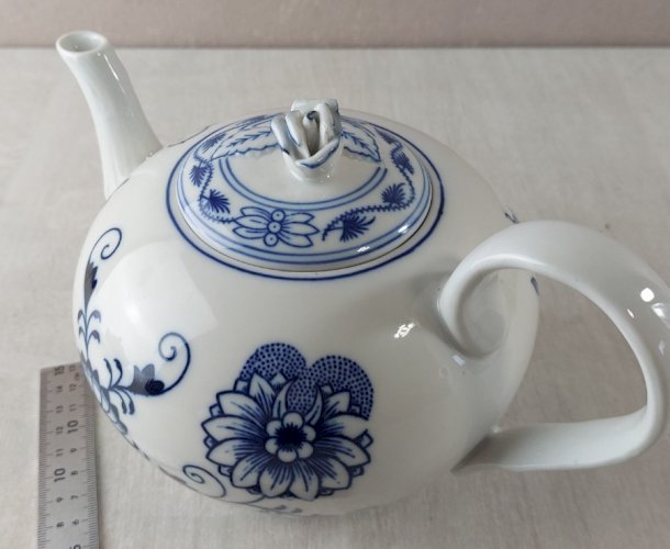 Ancienne théière, décor Blue Onion / porcelaine Tchécoslovaquie / Czech