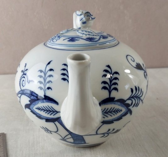 Ancienne théière, décor Blue Onion / porcelaine Tchécoslovaquie / Czech