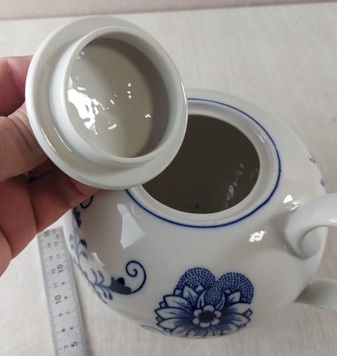 Ancienne théière, décor Blue Onion / porcelaine Tchécoslovaquie / Czech