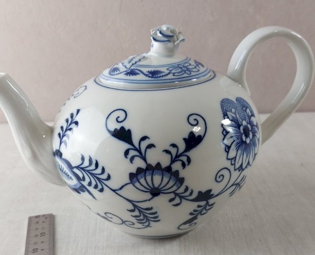 Ancienne théière, décor Blue Onion / porcelaine Tchécoslovaquie / Czech