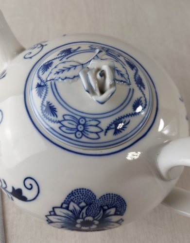 Ancienne théière, décor Blue Onion / porcelaine Tchécoslovaquie / Czech