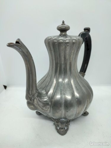 Ancienne Théière en étain signé Thomas Otley and Sons Sheffield en bon etat(made in chiner )