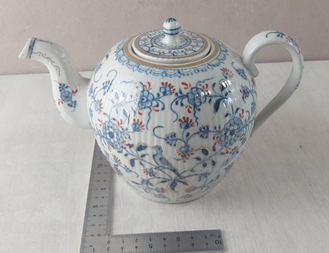 Ancienne théière en porcelaine, décor fleurs et oiseaux, Greiner Rauenstein