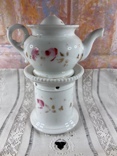 Ancienne théière veilleuse en porcelaine fleurie XIXe – Chauffe-thé – 20 cm