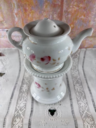 Ancienne théière veilleuse en porcelaine fleurie XIXe – Chauffe-thé – 20 cm