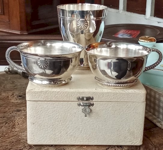 Ancienne Timballe Tasse Baptême Métal Argenté Noël Collet Modèle Coquille 3 Pcs
