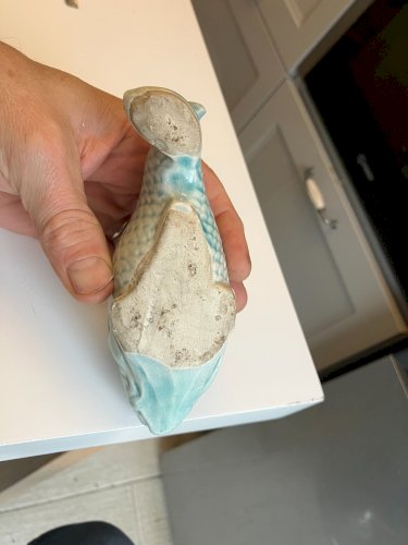 ancienne tirelire a casser en faience emaillee terre vernissee poisson