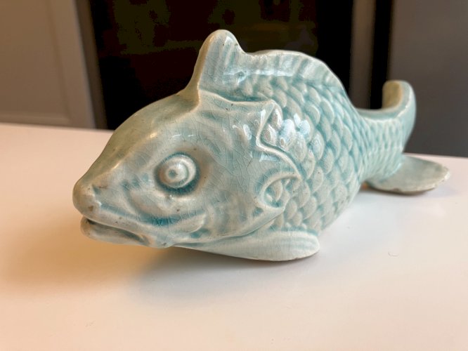 ancienne tirelire a casser en faience emaillee terre vernissee poisson