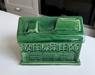 ancienne tirelire a casser en faience emaillee terre vernissee Saint Clement ?