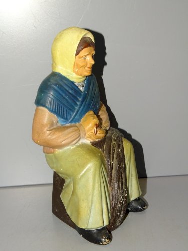 -ANCIENNE TIRELIRE A CASSER SOUVENIR BORD de MER TERRE CUITE FEMME de Pêcheur  D