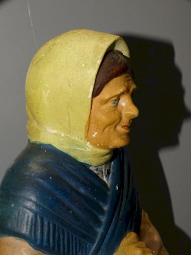 -ANCIENNE TIRELIRE A CASSER SOUVENIR BORD de MER TERRE CUITE FEMME de Pêcheur  D