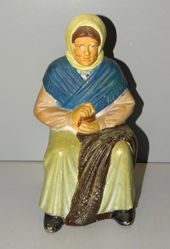 -ANCIENNE TIRELIRE A CASSER SOUVENIR BORD de MER TERRE CUITE FEMME de Pêcheur  D