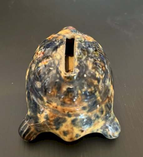 Ancienne tirelire à casser tortue faïence  poterie Sarthe  art populaire