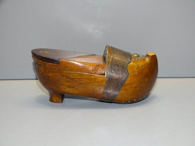 - ANCIENNE TIRELIRE SABOT BOIS VERNIS COLLECTION DECO CHAMBRE ENFANT   D